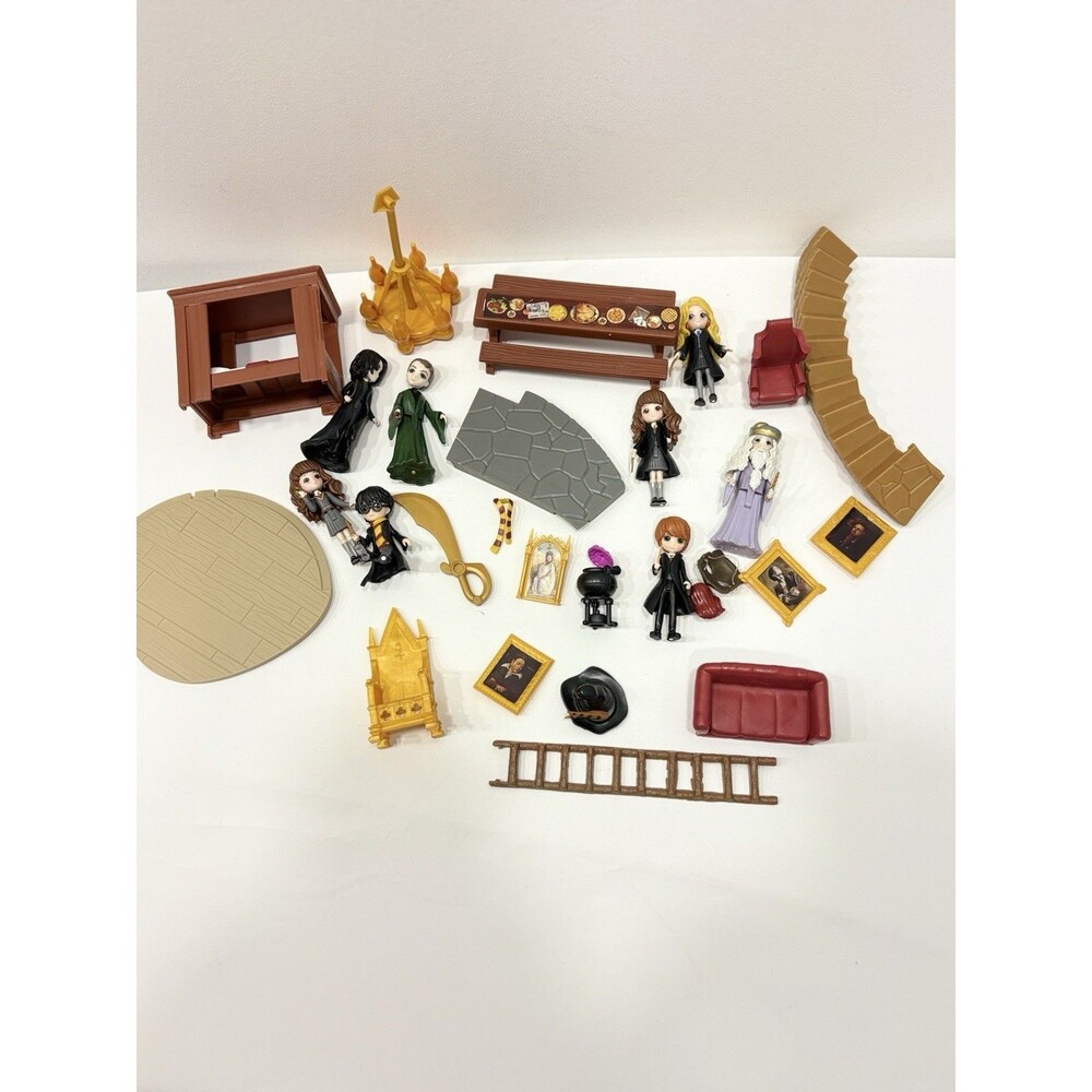 Harry Potter Wizarding World Magical Minis Lot Figures Furniture Hogwarts